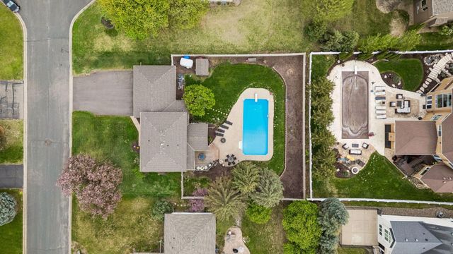 900 Nina Court, Mendota Heights, MN 55118