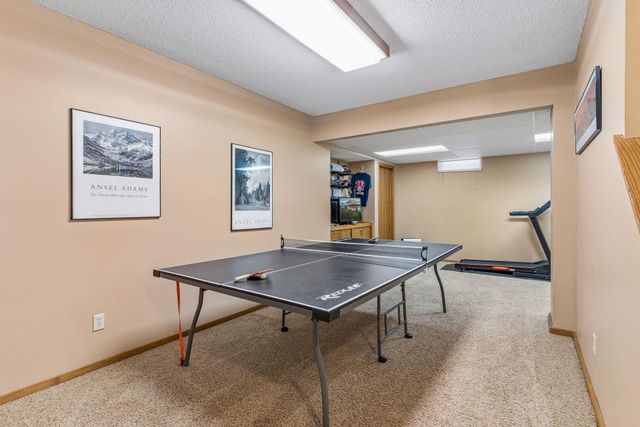 900 Nina Court, Mendota Heights, MN 55118