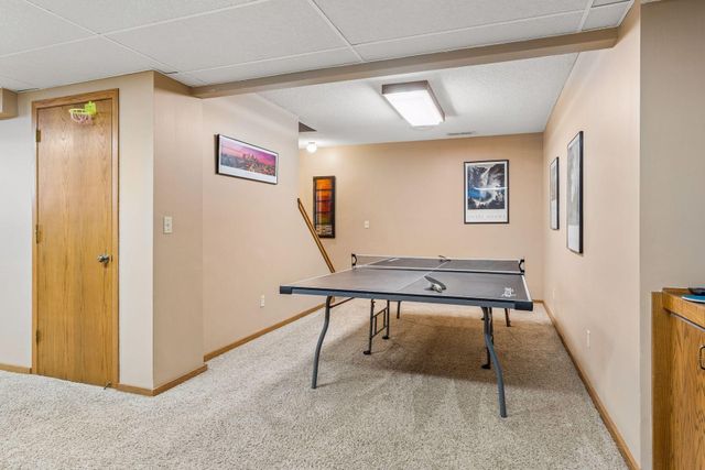 900 Nina Court, Mendota Heights, MN 55118