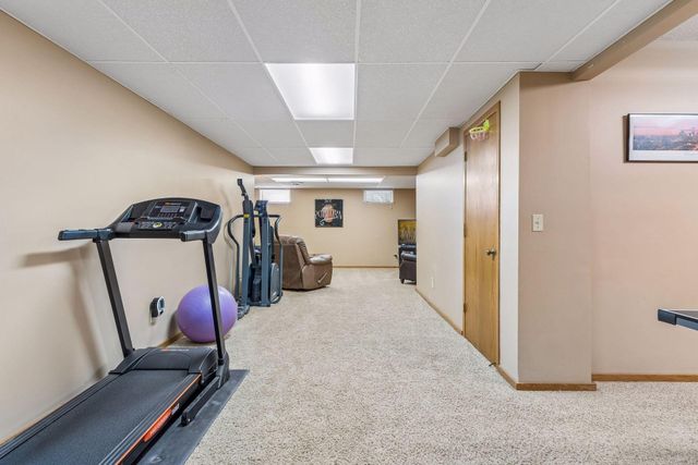 900 Nina Court, Mendota Heights, MN 55118