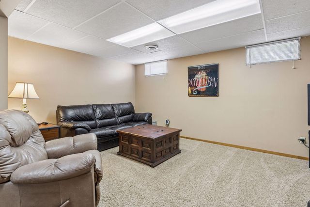 900 Nina Court, Mendota Heights, MN 55118