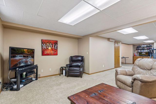 900 Nina Court, Mendota Heights, MN 55118