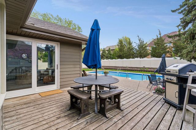 900 Nina Court, Mendota Heights, MN 55118
