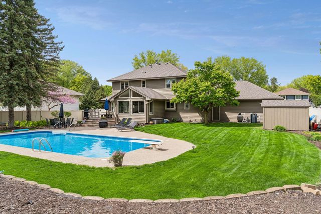900 Nina Court, Mendota Heights, MN 55118