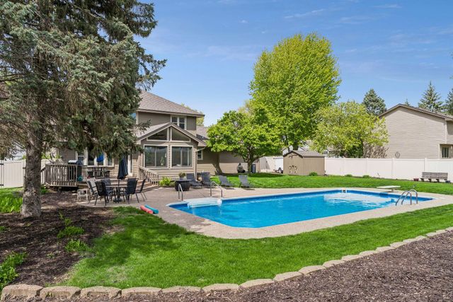 900 Nina Court, Mendota Heights, MN 55118