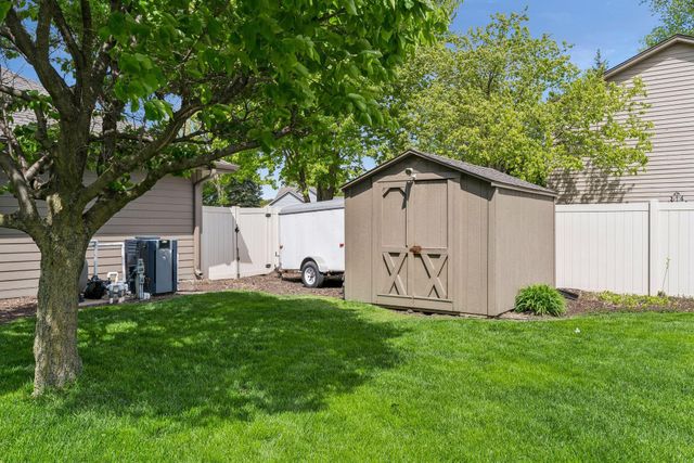 900 Nina Court, Mendota Heights, MN 55118