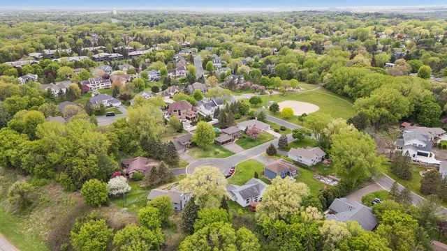 900 Nina Court, Mendota Heights, MN 55118