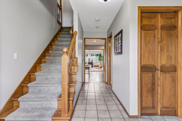 900 Nina Court, Mendota Heights, MN 55118