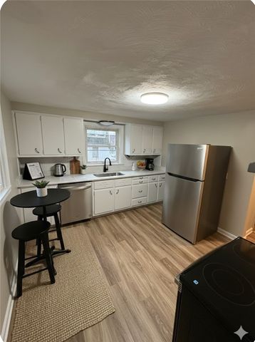 9 E Gaskill Ave, Jeannette, PA 15644