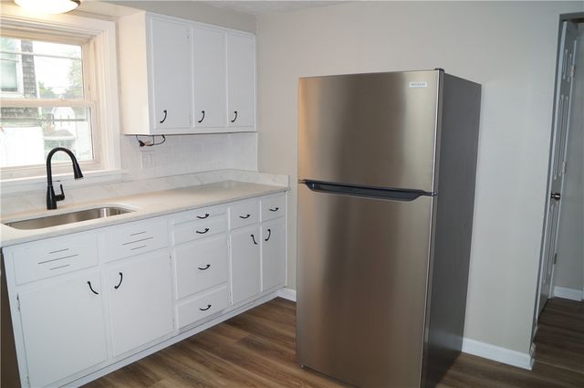 9 E Gaskill Ave, Jeannette, PA 15644