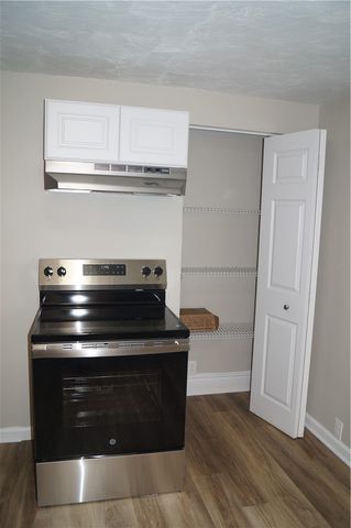 9 E Gaskill Ave, Jeannette, PA 15644