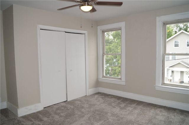 9 E Gaskill Ave, Jeannette, PA 15644