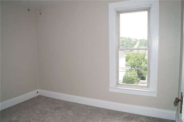 9 E Gaskill Ave, Jeannette, PA 15644