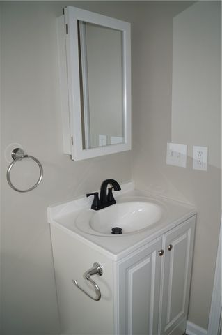 9 E Gaskill Ave, Jeannette, PA 15644