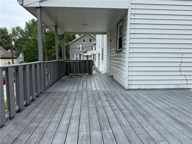 9 E Gaskill Ave, Jeannette, PA 15644