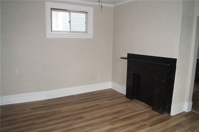 9 E Gaskill Ave, Jeannette, PA 15644