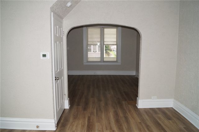 9 E Gaskill Ave, Jeannette, PA 15644