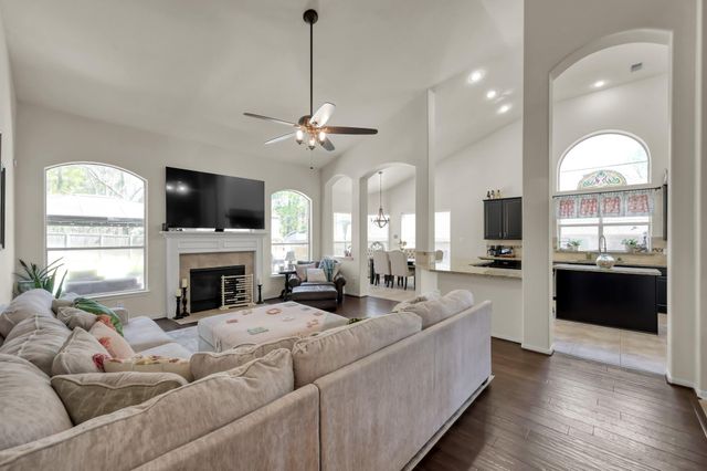 1602 Cafe Dumonde, Conroe, TX 77304