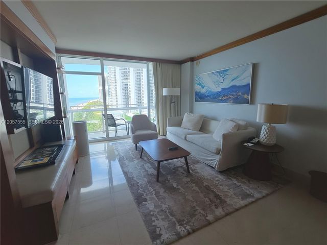 6801 Collins Avenue 1020 Door 1006 Leal, Miami Beach, FL 33141