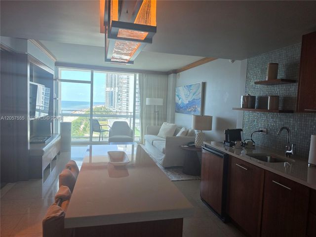 6801 Collins Avenue 1020 Door 1006 Leal, Miami Beach, FL 33141