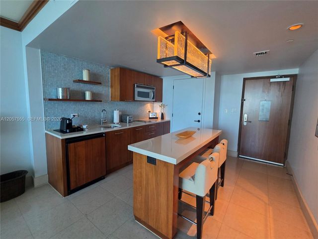 6801 Collins Avenue 1020 Door 1006 Leal, Miami Beach, FL 33141