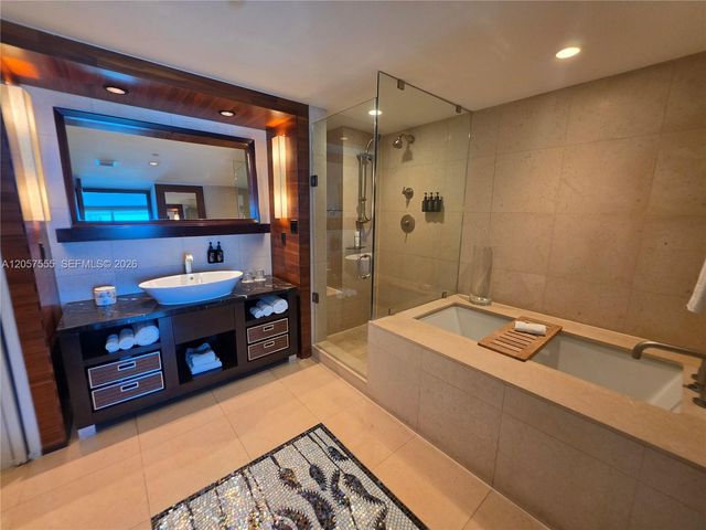 6801 Collins Avenue 1020 Door 1006 Leal, Miami Beach, FL 33141
