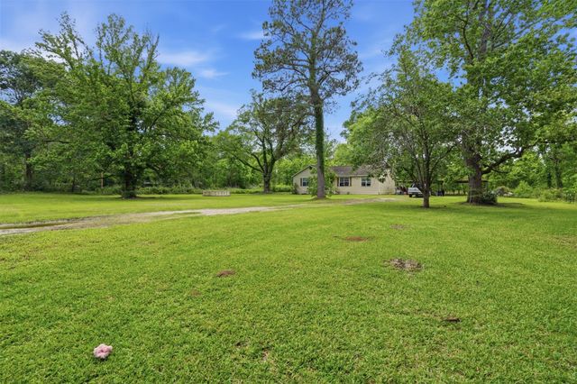 2396 County Road 2050, Hull, TX 77564