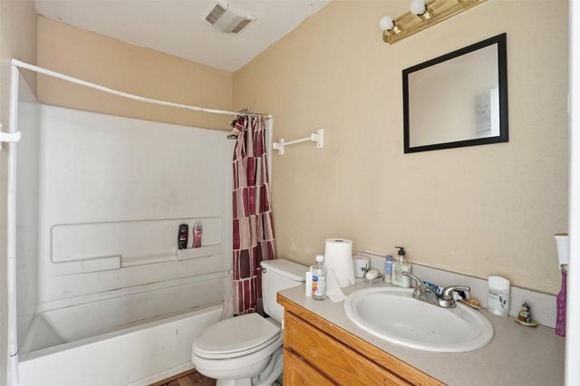 2396 County Road 2050, Hull, TX 77564