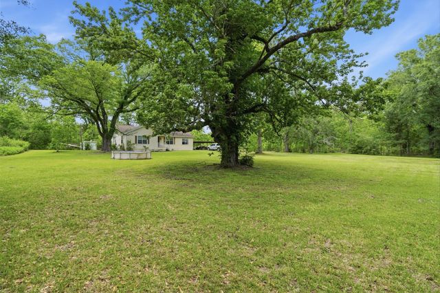2396 County Road 2050, Hull, TX 77564