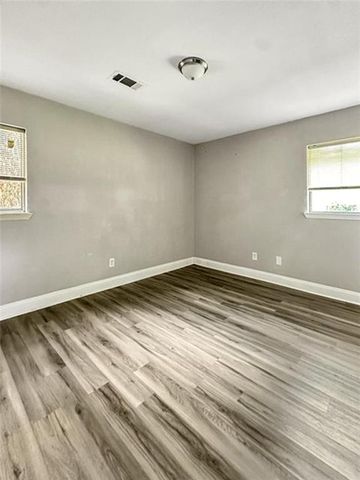 107 HERRING Street, Leesville, LA 71446