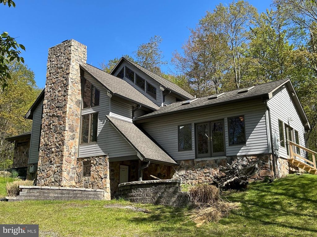 Image 1 of property listing at 122 WOODLANDS HILL LN, Oakland, MD 21550