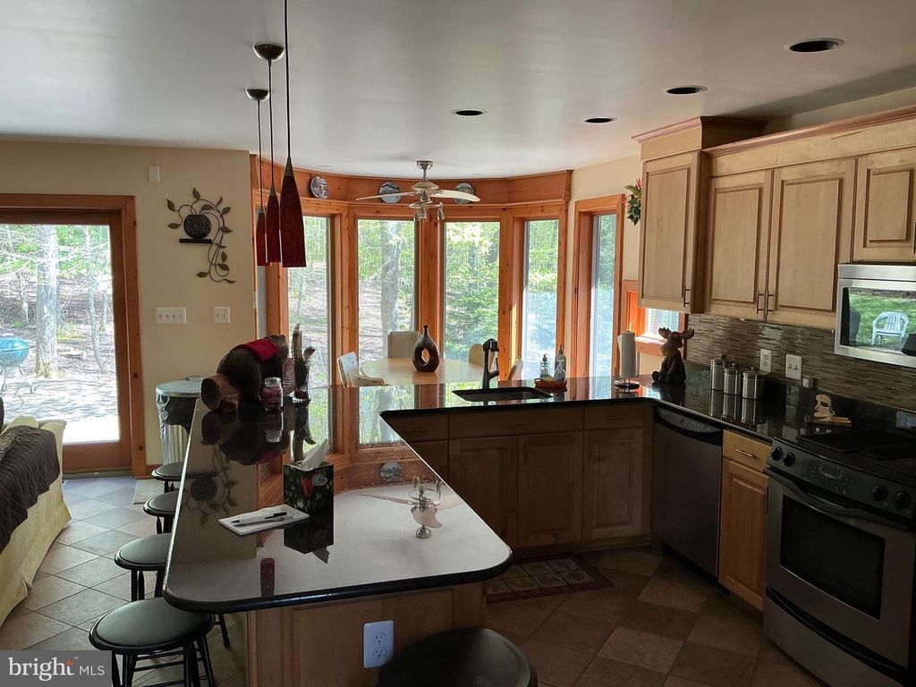 Image 11 of property listing at 122 WOODLANDS HILL LN, Oakland, MD 21550