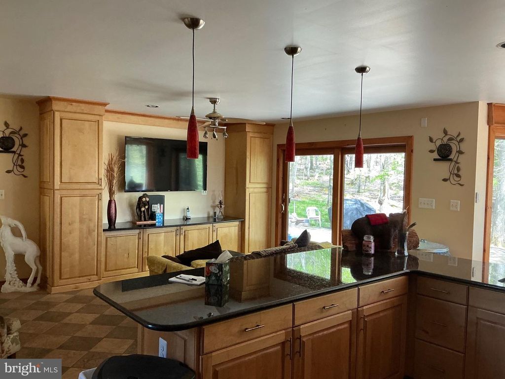 Image 12 of property listing at 122 WOODLANDS HILL LN, Oakland, MD 21550