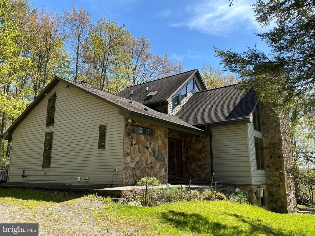 Image 2 of property listing at 122 WOODLANDS HILL LN, Oakland, MD 21550
