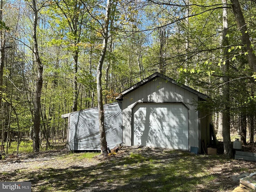 Image 25 of property listing at 122 WOODLANDS HILL LN, Oakland, MD 21550