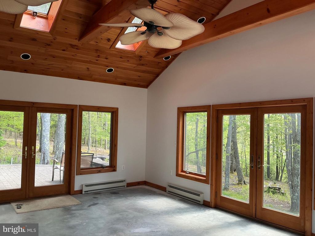Image 35 of property listing at 122 WOODLANDS HILL LN, Oakland, MD 21550