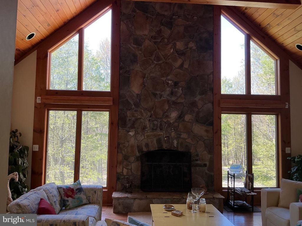Image 5 of property listing at 122 WOODLANDS HILL LN, Oakland, MD 21550