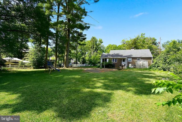 28 TWIN DR, New Egypt, NJ 08533