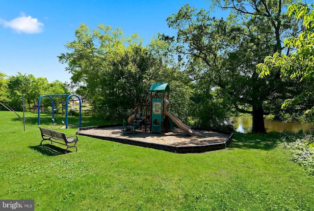 28 TWIN DR, New Egypt, NJ 08533