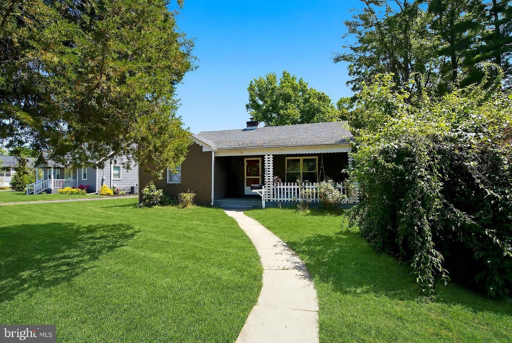 28 TWIN DR, New Egypt, NJ 08533