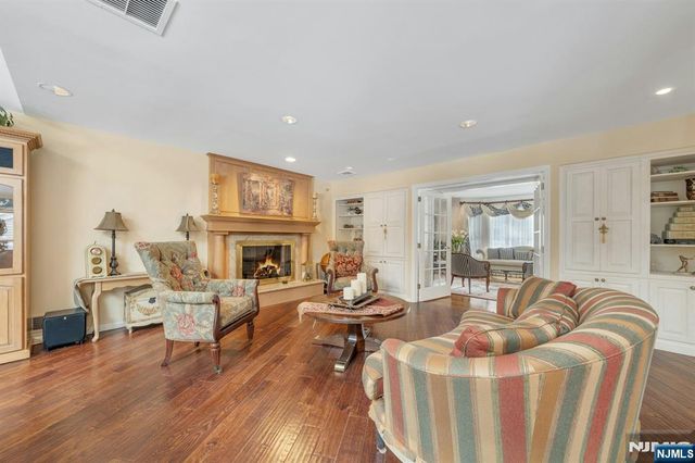 89 Barrett Lane, Wyckoff, NJ 07481