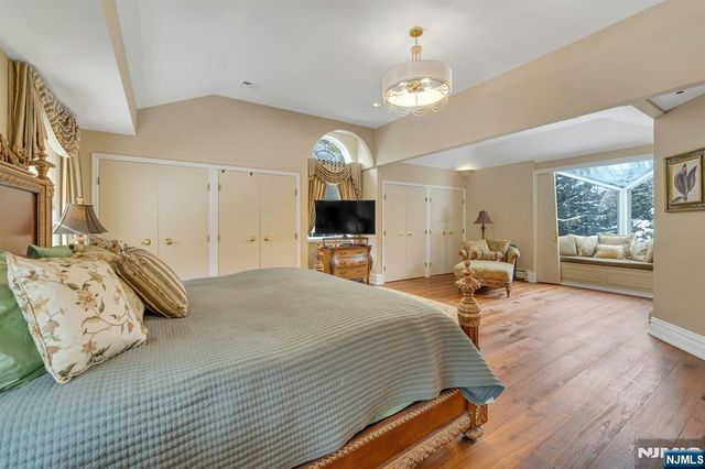 89 Barrett Lane, Wyckoff, NJ 07481