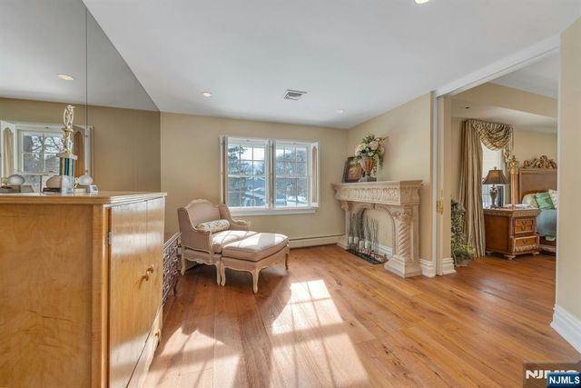 89 Barrett Lane, Wyckoff, NJ 07481