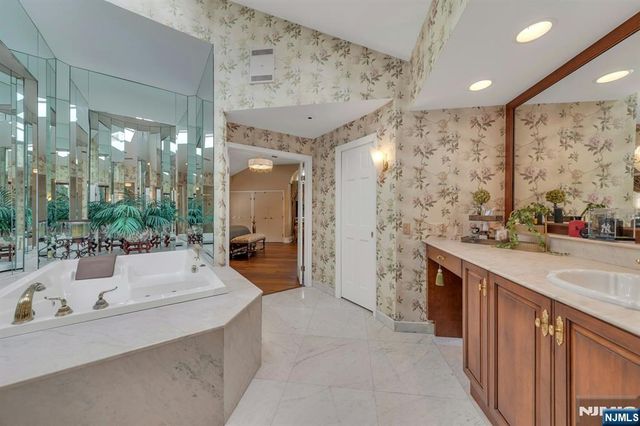 89 Barrett Lane, Wyckoff, NJ 07481