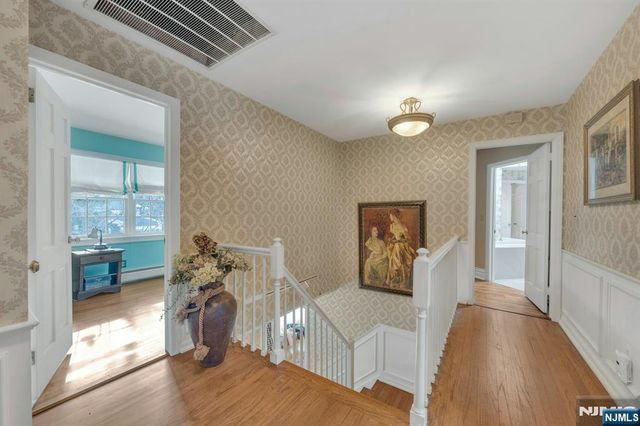 89 Barrett Lane, Wyckoff, NJ 07481