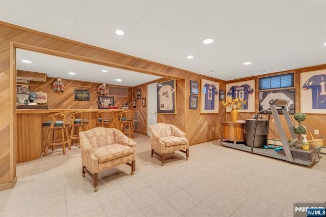 89 Barrett Lane, Wyckoff, NJ 07481