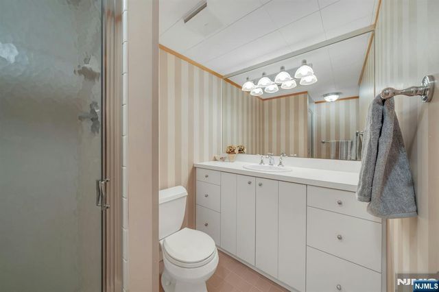 89 Barrett Lane, Wyckoff, NJ 07481