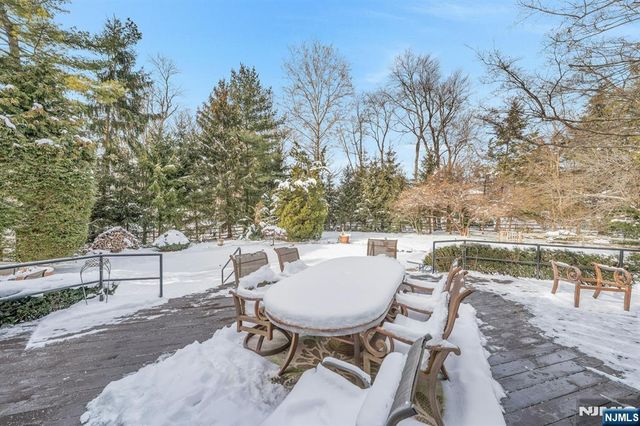 89 Barrett Lane, Wyckoff, NJ 07481