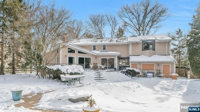 89 Barrett Lane, Wyckoff, NJ 07481