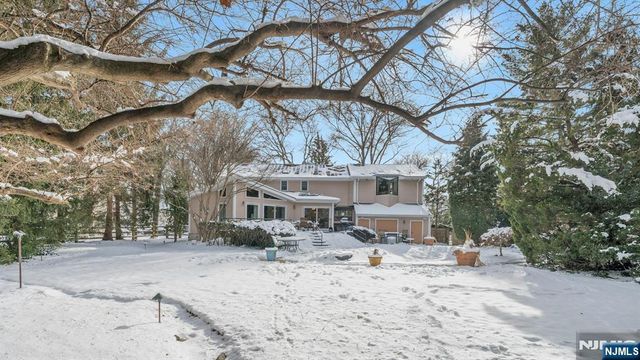 89 Barrett Lane, Wyckoff, NJ 07481